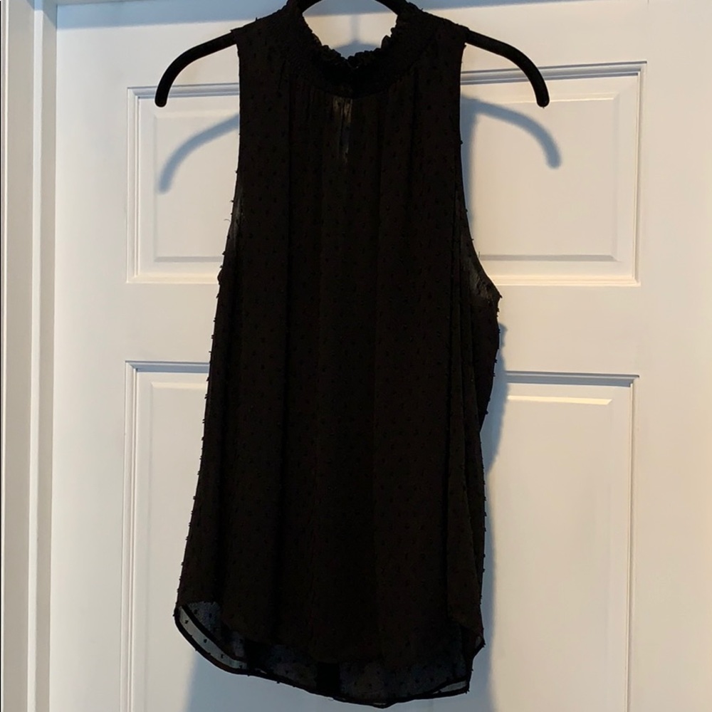 Daniel Rainn mock neck textured tank.